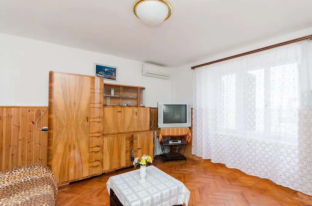 House Laura Vila Klanfari Casa de Férias